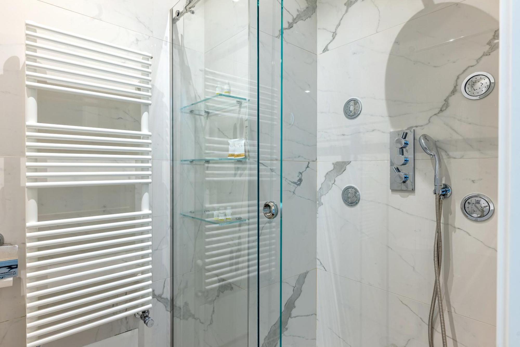 Exclusive Deluxe Apt Up To 6 People & Heated Tub Полиньяно-а-Маре Экстерьер фото
