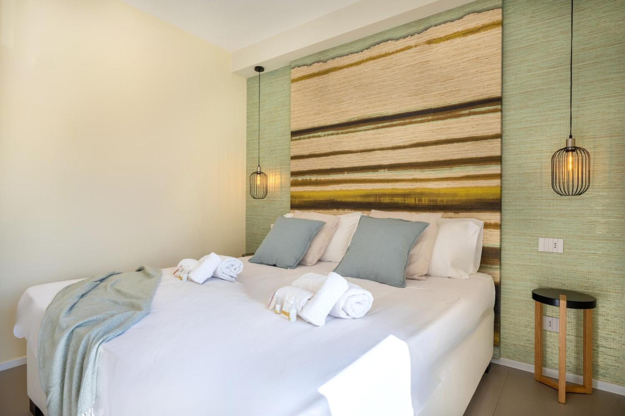 Exclusive Deluxe Apt Up To 6 People & Heated Tub Полиньяно-а-Маре Экстерьер фото